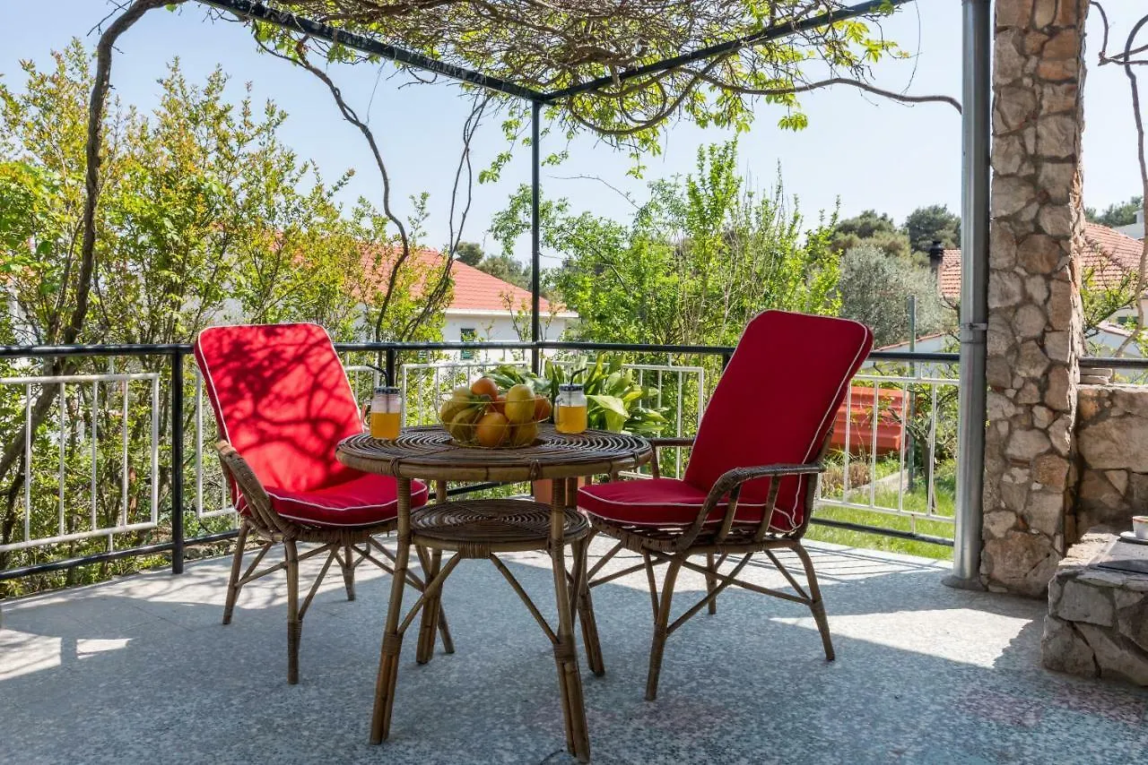 Beach House Lana Slatine 0*,  Croatia