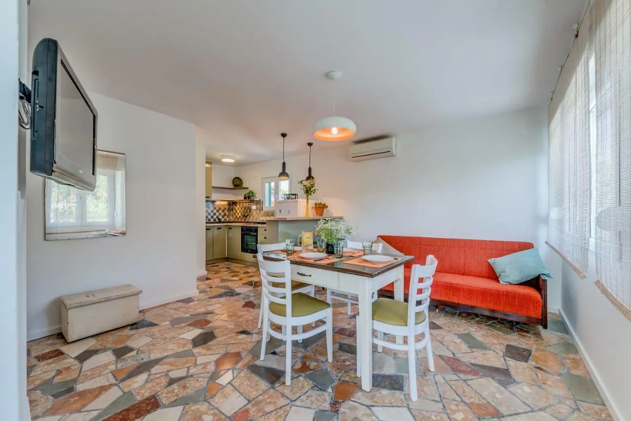 Holiday home Beach House Lana Slatine Croatia