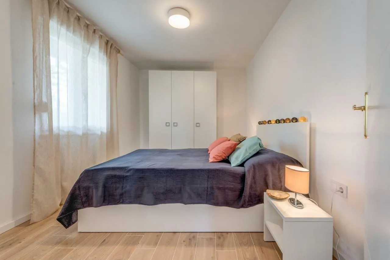 Holiday home Beach House Lana Slatine