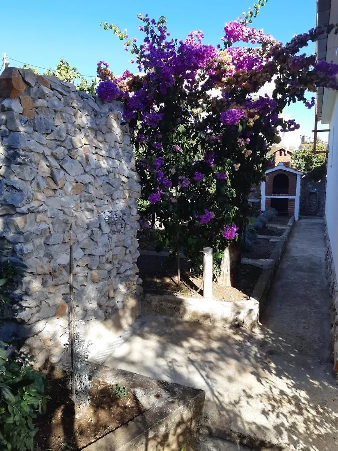 Beach House Lana Slatine Holiday home